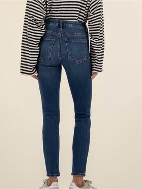 Kut from the Kloth Charlize High Rise Cigarette Leg Jeans Size 0